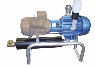 Oil vacuum pump